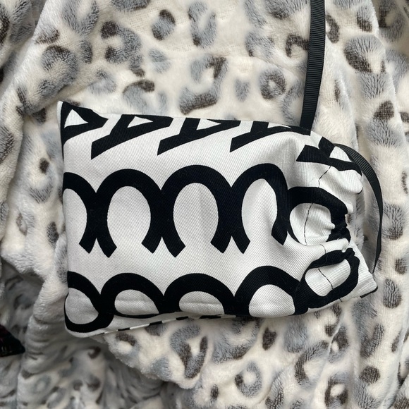 Marc Jacobs Red Key Card Holder Vibrant Leather Accessory - Picture 2 of 6